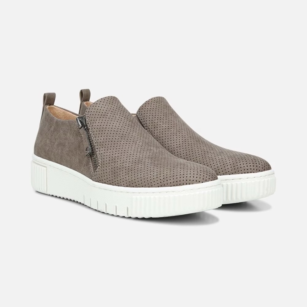 Naturalizer SOUL Turner Slip on Sneakers